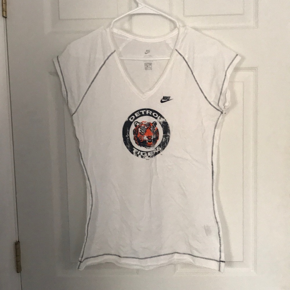 Women’s Nike Detroit tigers t-shirt